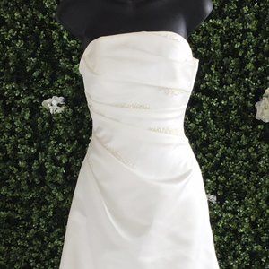 Augusta Jones D68-E70 Size 8 offwhite Satin A-line